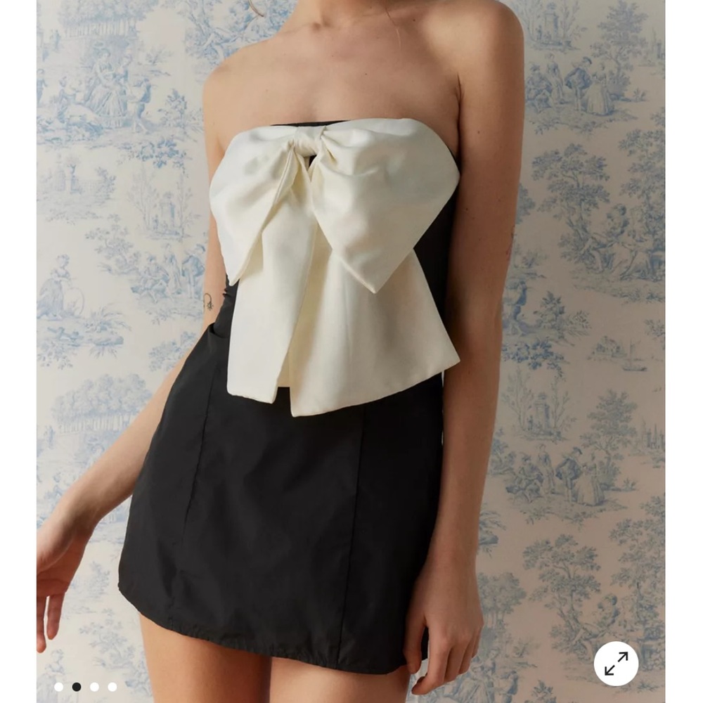 Urban Outfitters Kimchi Blue Emmery Bow Strapless Mini Dress